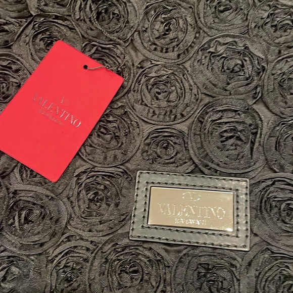 Valentino Garavani Black Floral Tote Bag - Picture 2 of 11